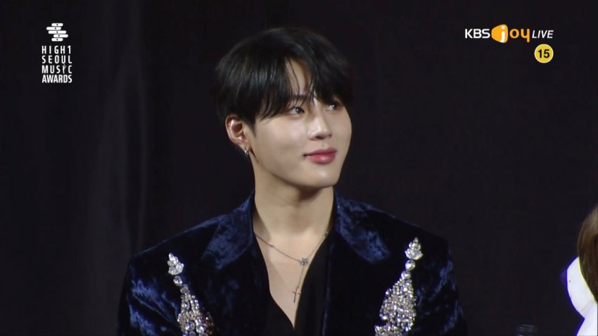 하성운 웃기 전에 "저 웃을게요" 해주고 웃어주라 .. ㅋㅋ | 인스티즈