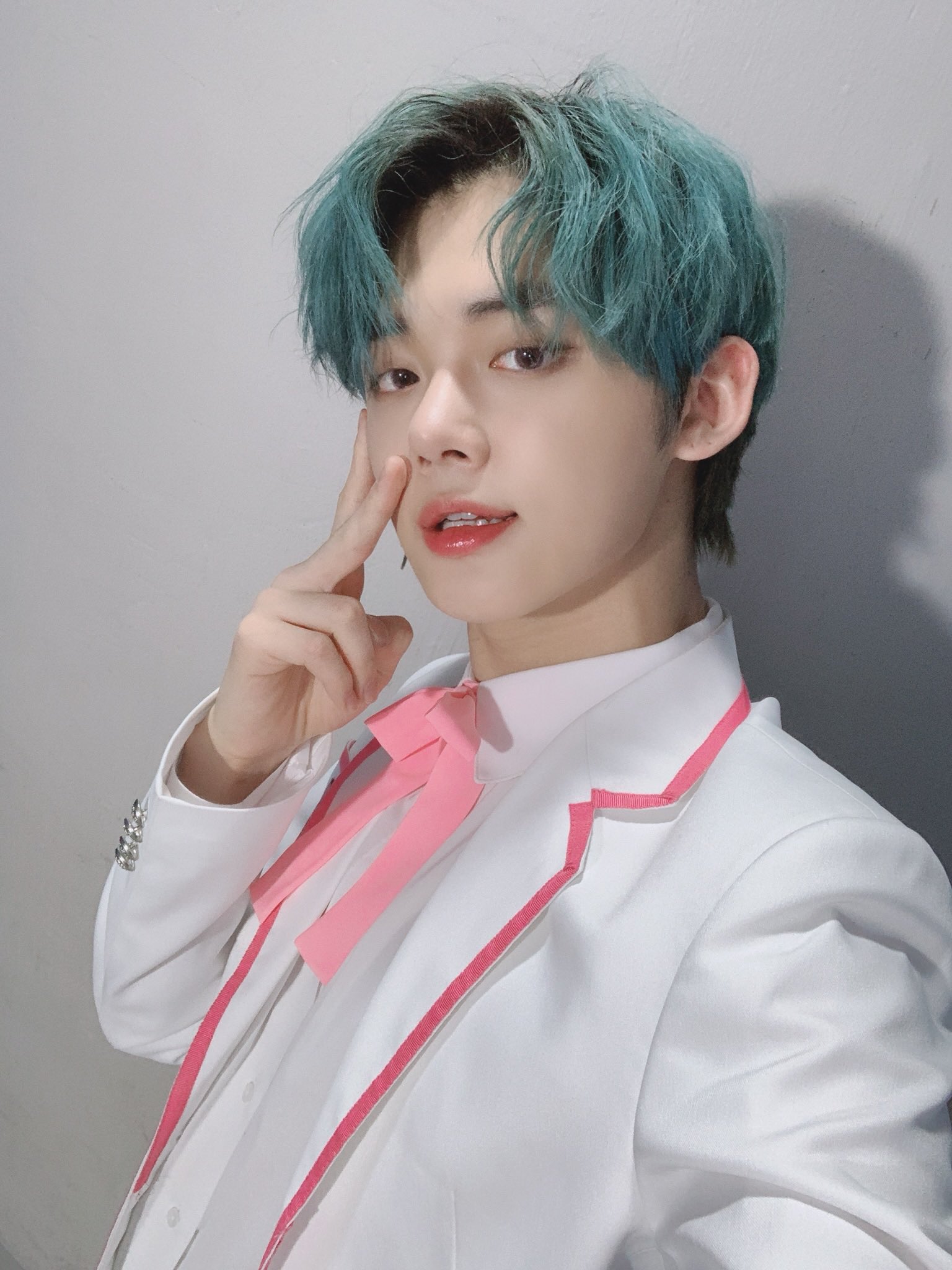 투바투 연준 셀카 떴다아아아아악 | 인스티즈