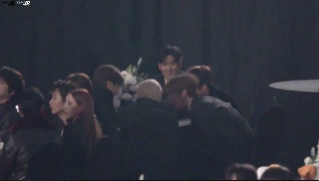 아니 뉴이스트 멤버들은 맨날 보는데 왜 그래..? | 인스티즈