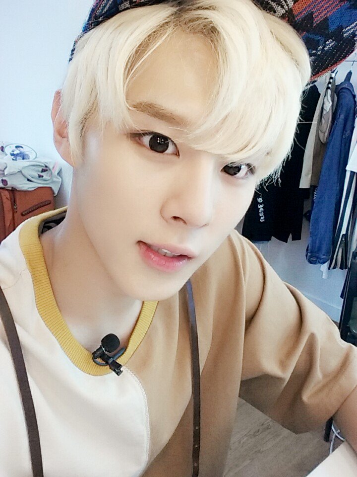 김우석 과거 셀카들 새로 주웠는데 말도 안된다 진짜... | 인스티즈