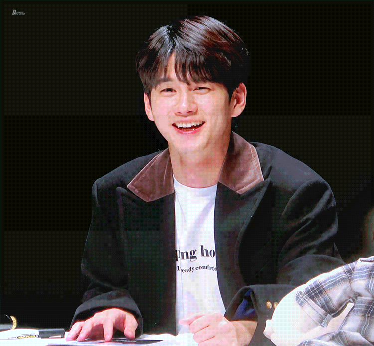 화이팅하는 옹성우 | 인스티즈