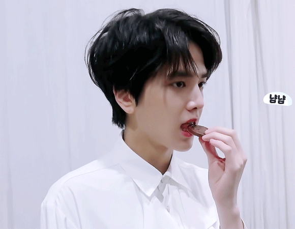 아니 빈츠는 하나 까고 한입에 넣는거 아니야? | 인스티즈