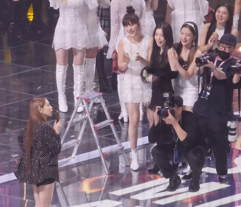 어케 레벨 태연 웃는거 넘 보기좋아 | 인스티즈