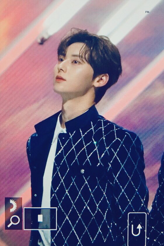 황민현 이 사진 대박이여 | 인스티즈