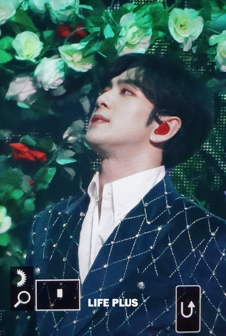 뉴이스트 서가대에서 처음으로 공개된 무대 어제 했는데 강동호 | 인스티즈