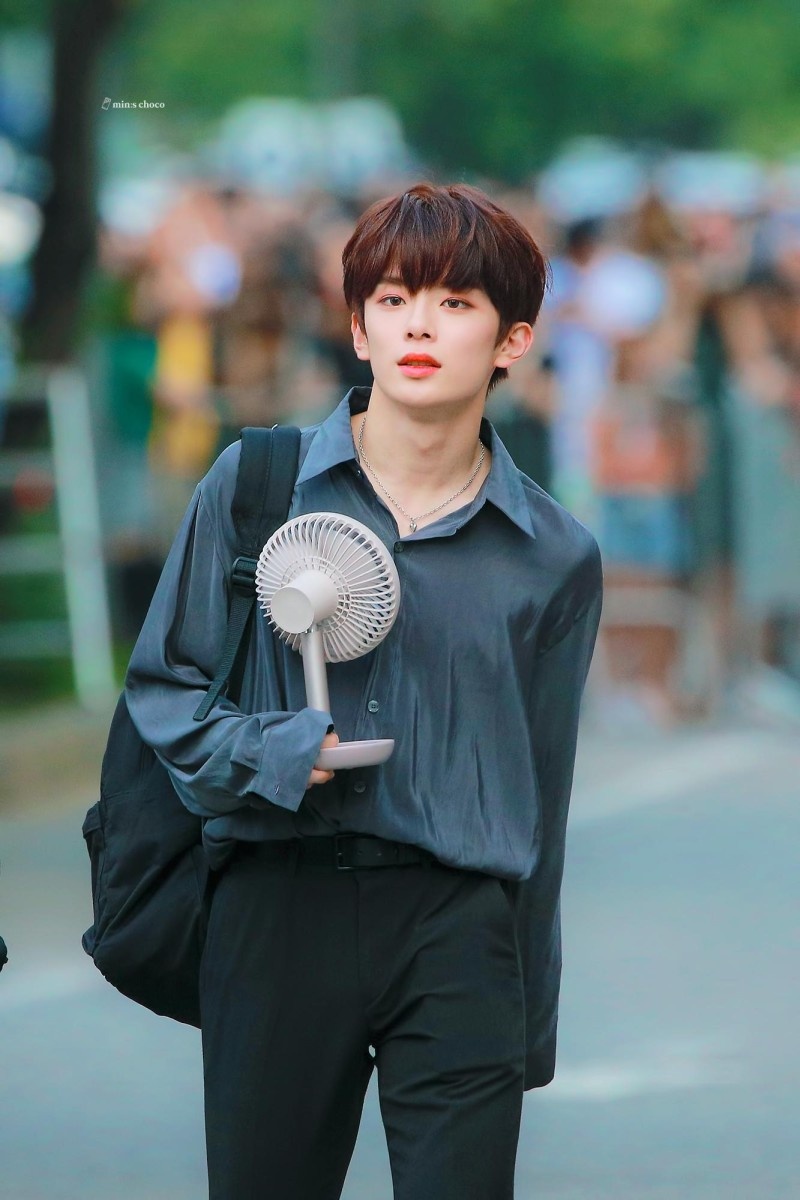 이 사진 너무 좋은데 손선풍기 거슬린다 | 인스티즈