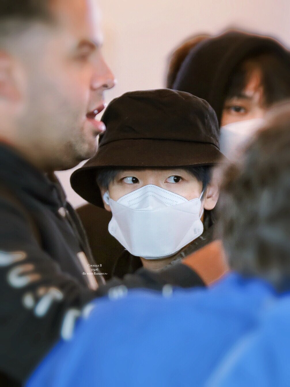 백현이 이 얼굴에 어캐 29살이야 | 인스티즈