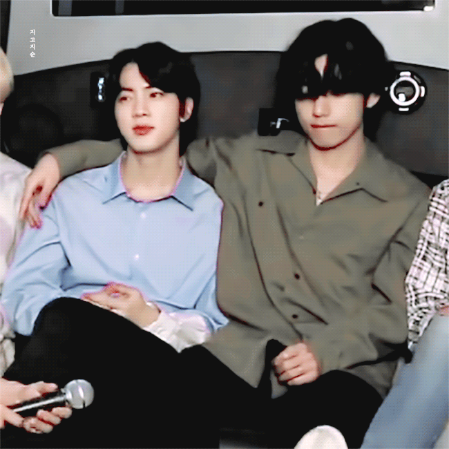 ㄱ 타팬들이 보기에는 뷔진 이 짤 왜 야릇한 거 같아? | 인스티즈