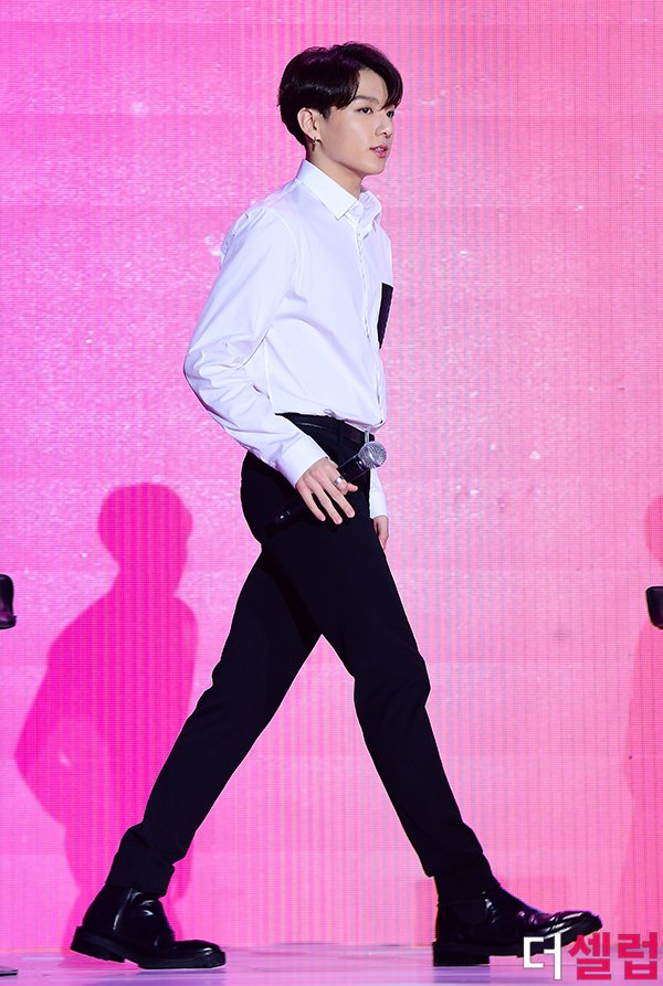 정국이 다리 진짜 길다 | 인스티즈