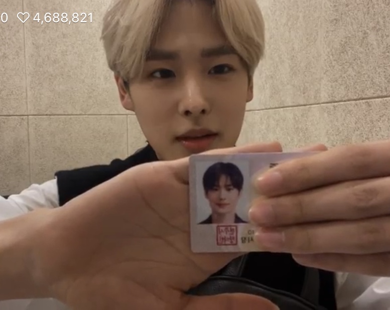 병찬이들이 병찬이 맨날 꼬질강쥐라하고 귀엽다하고 그래서 까먹고있는데 | 인스티즈