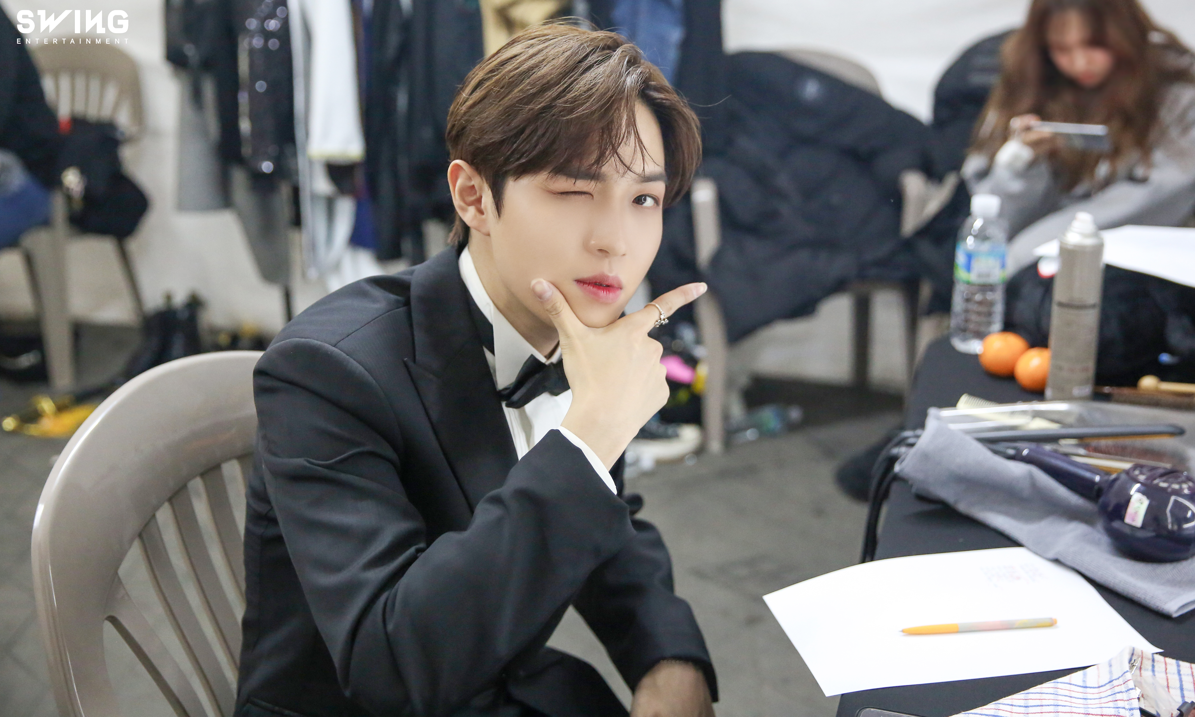 김재환 윙크 어떻게 이렇게하지 완전 ㅇ.~ 이거임 | 인스티즈