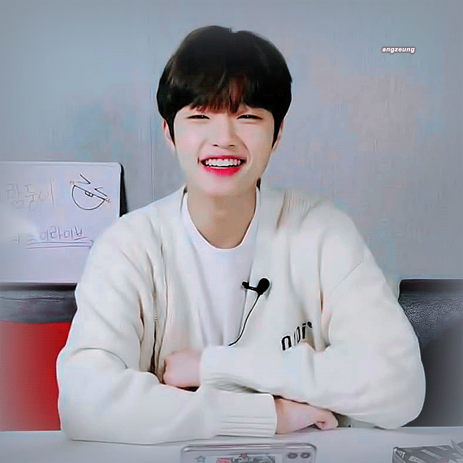 우리 사랑둥이가 못 본 사이에 키도 훌쩍 커버린 거예요😮💦 보들보들 와기콩떡 너무 너무 예쁘다고~❣️😍 하늘에 있던 신이❗️ 요정이고 천사고 전부 다 데려와서 쮸왑쮸왑 예뻐해줬더니💖💗 쑤욱 늘어나버린거라구요~‼️💞 | 인스티즈