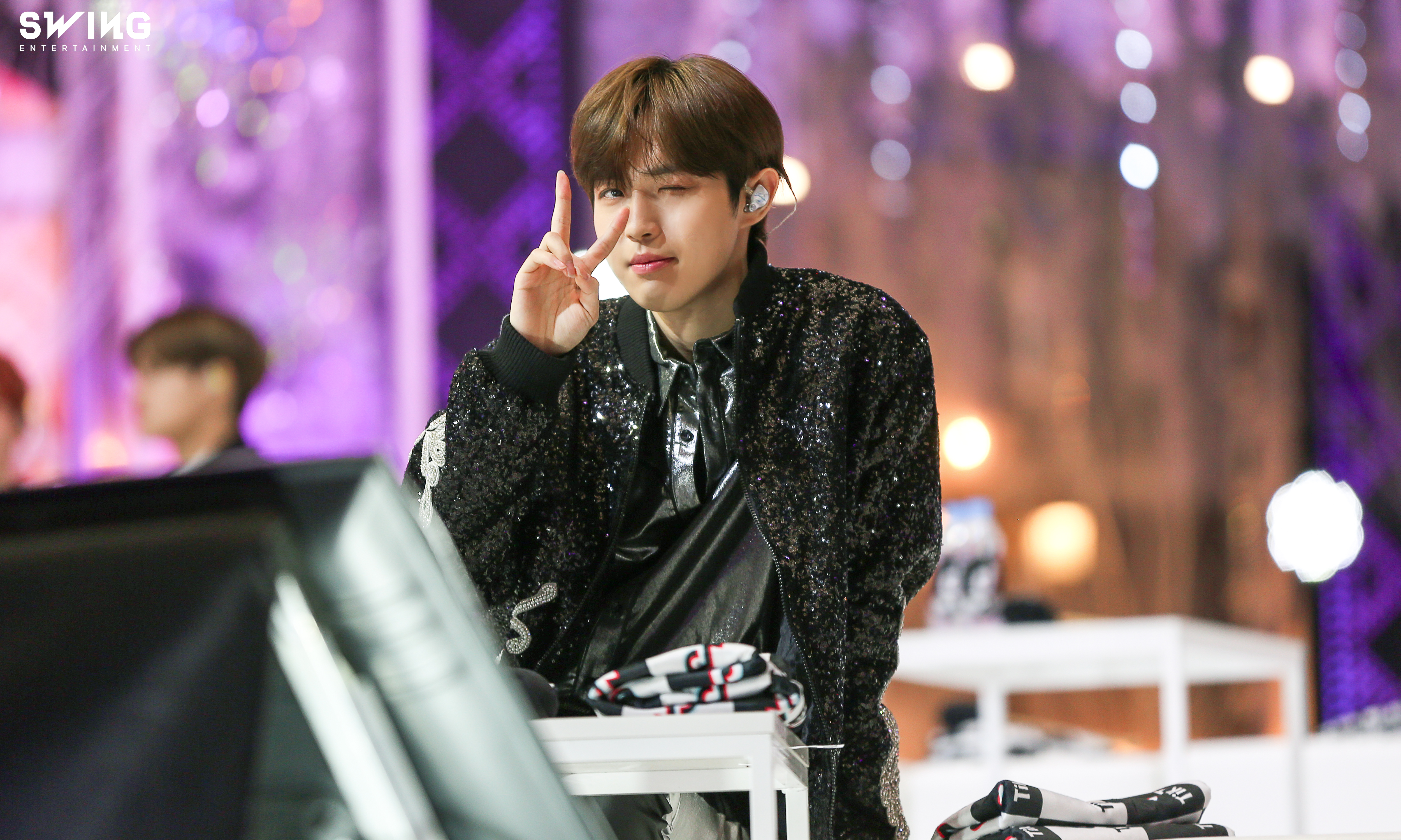 김재환 윙크 어떻게 이렇게하지 완전 ㅇ.~ 이거임 | 인스티즈