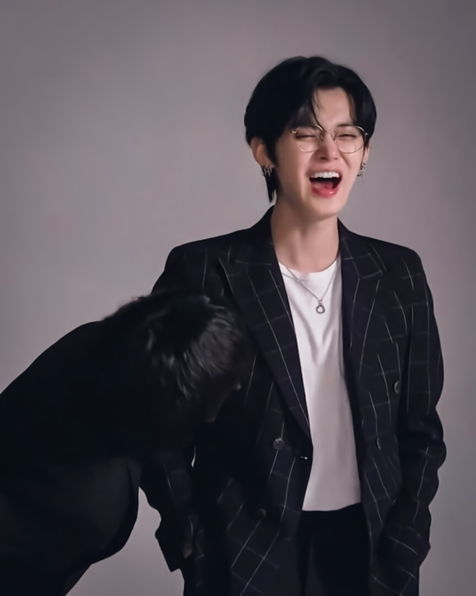 투바투 연준 흑발짤 털어봄 | 인스티즈