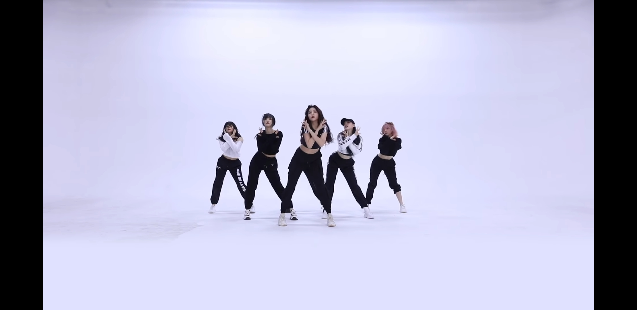 여자친구 안무영상인데 연습실 원래 찍던곳이랑 다른곳이지???? | 인스티즈