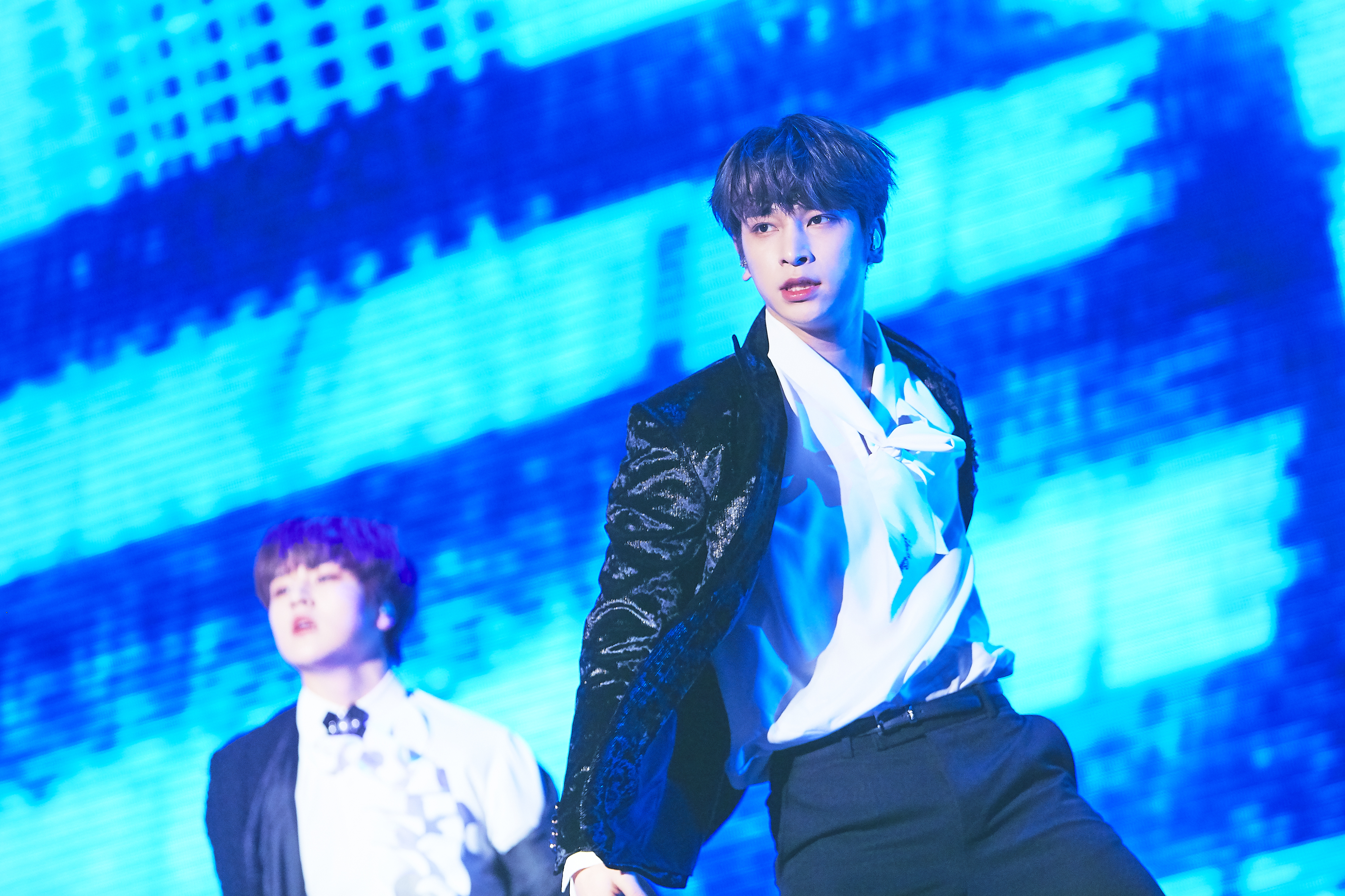 엠비케이에서 올려준 이한결 B컷 재질 걍 미쳤음 진짜 도라방스 | 인스티즈