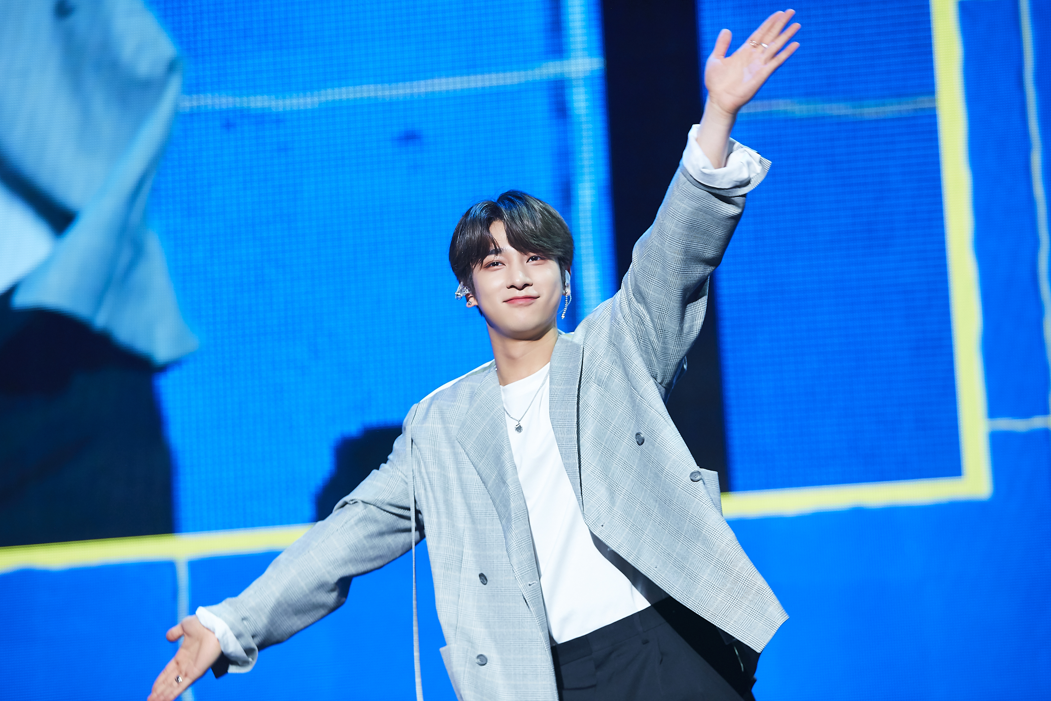 엠비케이에서 올려준 이한결 B컷 재질 걍 미쳤음 진짜 도라방스 | 인스티즈