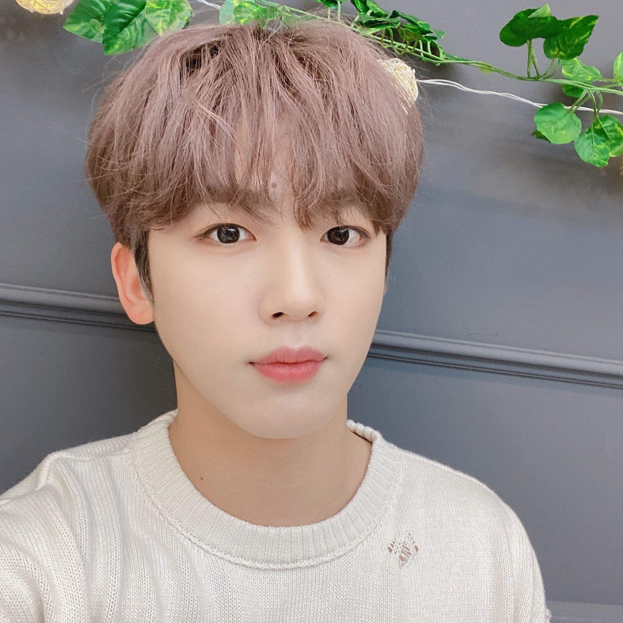 김요한 셀카 올라옴 | 인스티즈