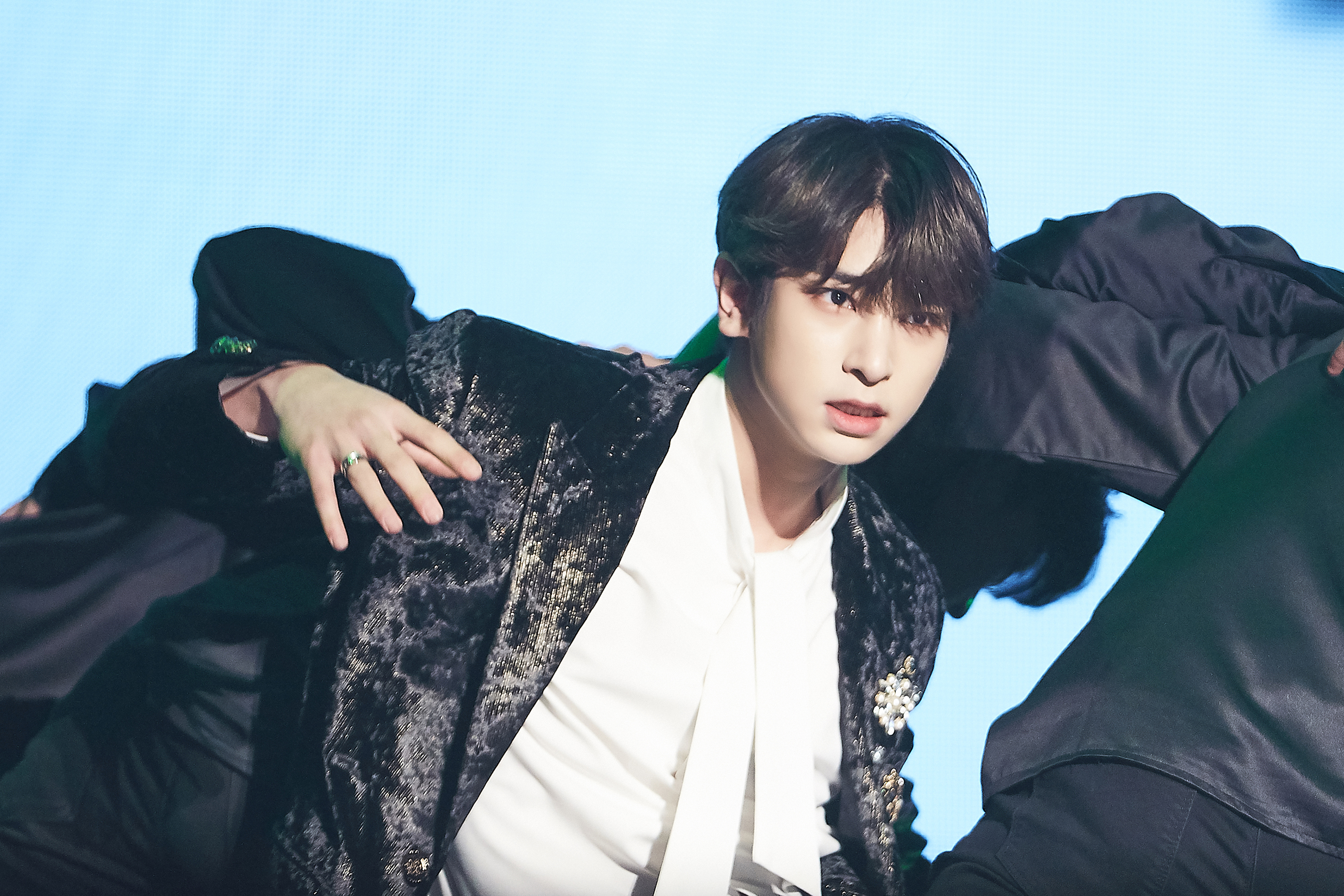 엠비케이에서 올려준 이한결 B컷 재질 걍 미쳤음 진짜 도라방스 | 인스티즈