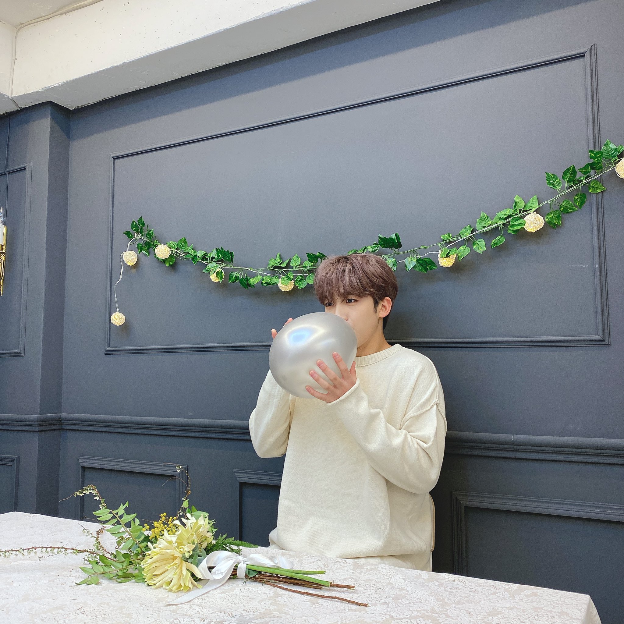 위엔터 김요한 사진 올라옴 | 인스티즈