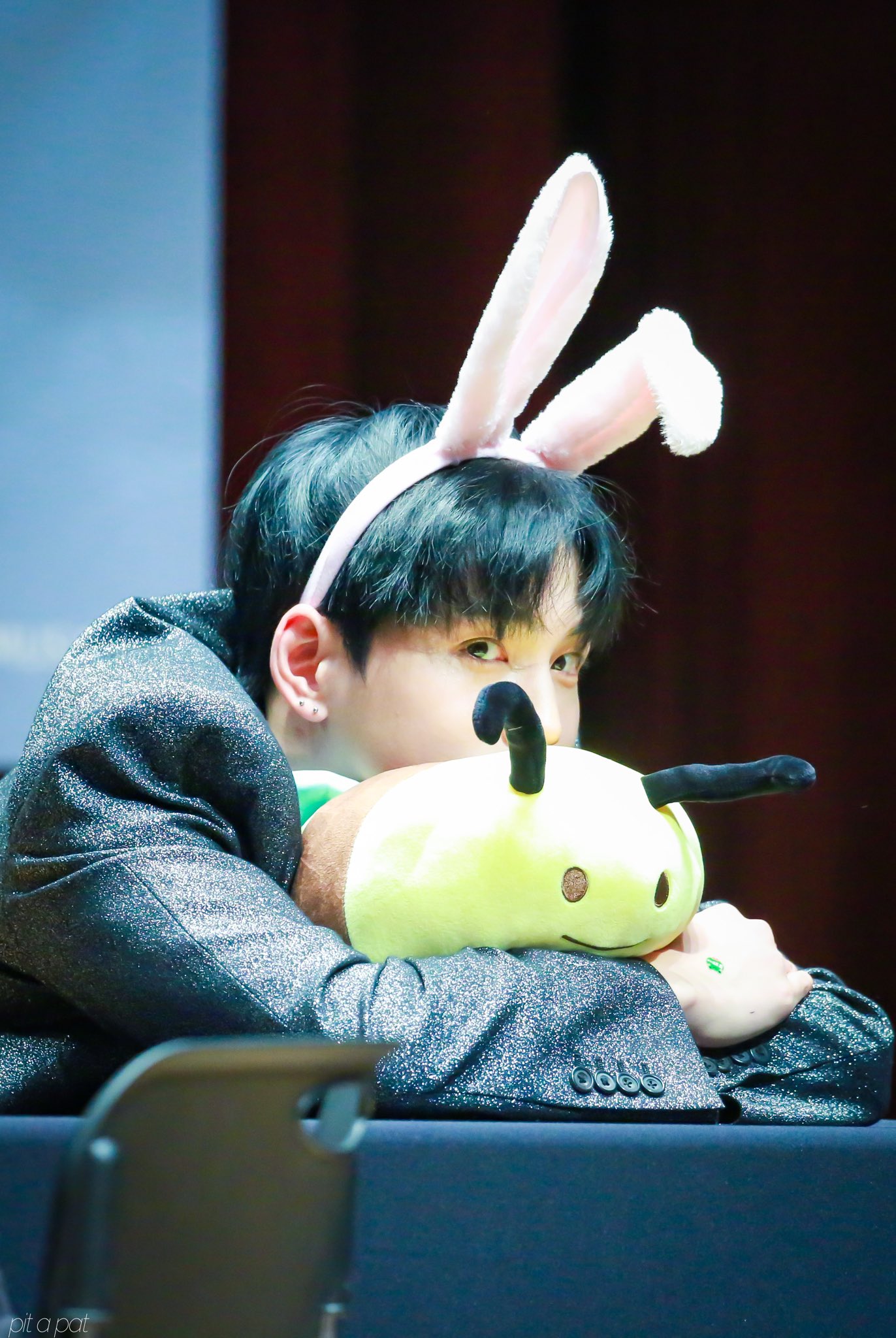 우리애들 팬싸에서 인형 받을때마다 따라하는거 너무 귀여웤ㅋㅋㅋㅋㅋㅋ | 인스티즈