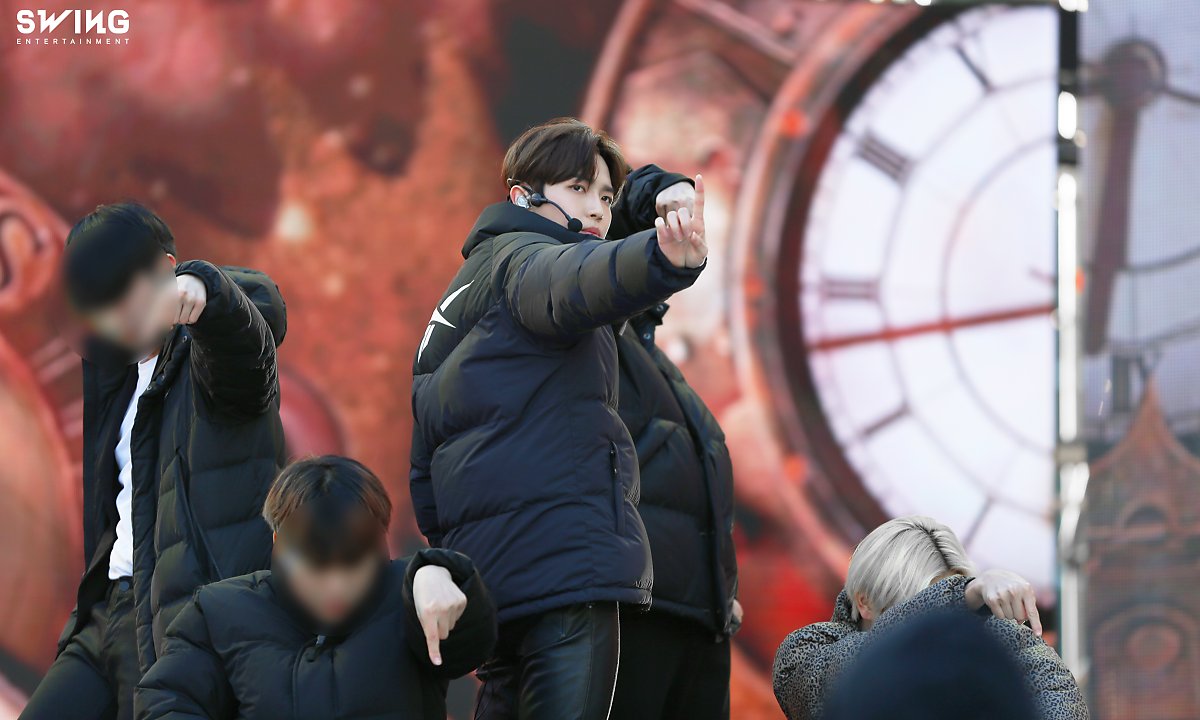 근데 스윙은 김재환 댄서분들 왜 모자이크 한거야?ㅋㅋㅋㅋ | 인스티즈