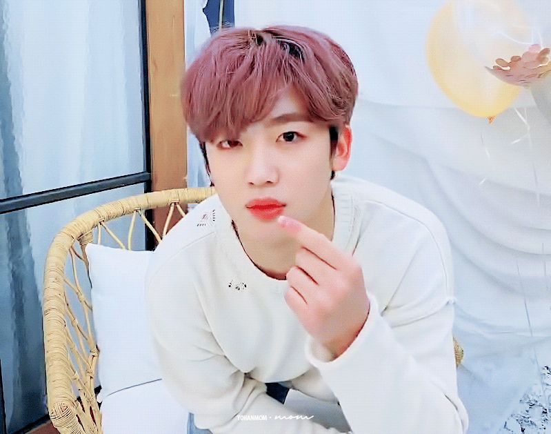 요한이들아💓 근데 요한이 진짜 무슨 촬영 한걸까💓 일단 오늘짤 갖구가💓 | 인스티즈