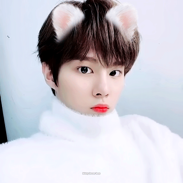 클리오 김우석 고양이 느낌으로 촬영할듯? | 인스티즈