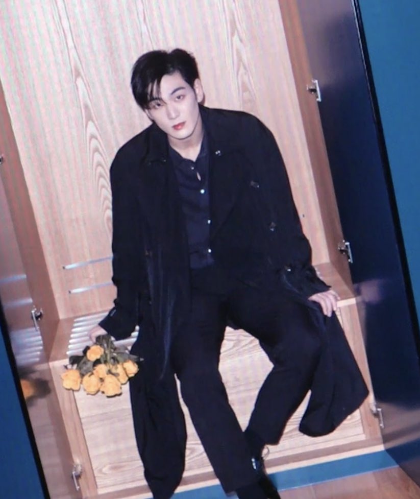 강동호(뉴이스트) 이사진 뱀파이어 같지않아? | 인스티즈