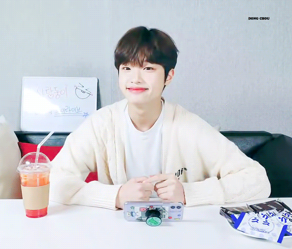 우리 사랑둥이가 못 본 사이에 키도 훌쩍 커버린 거예요😮💦 보들보들 와기콩떡 너무 너무 예쁘다고~❣️😍 하늘에 있던 신이❗️ 요정이고 천사고 전부 다 데려와서 쮸왑쮸왑 예뻐해줬더니💖💗 쑤욱 늘어나버린거라구요~‼️💞 | 인스티즈