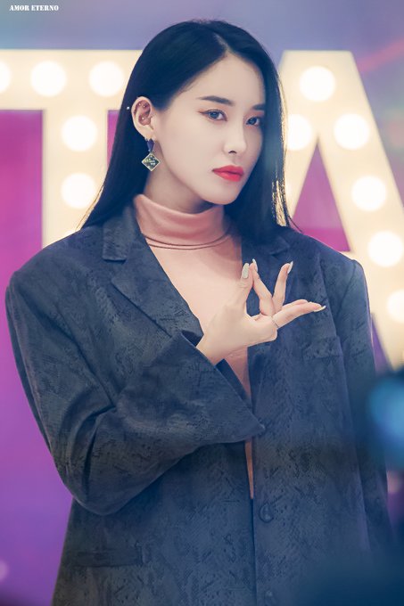 얘는 아마 숙소에 칼도 필요 없을거야.... | 인스티즈