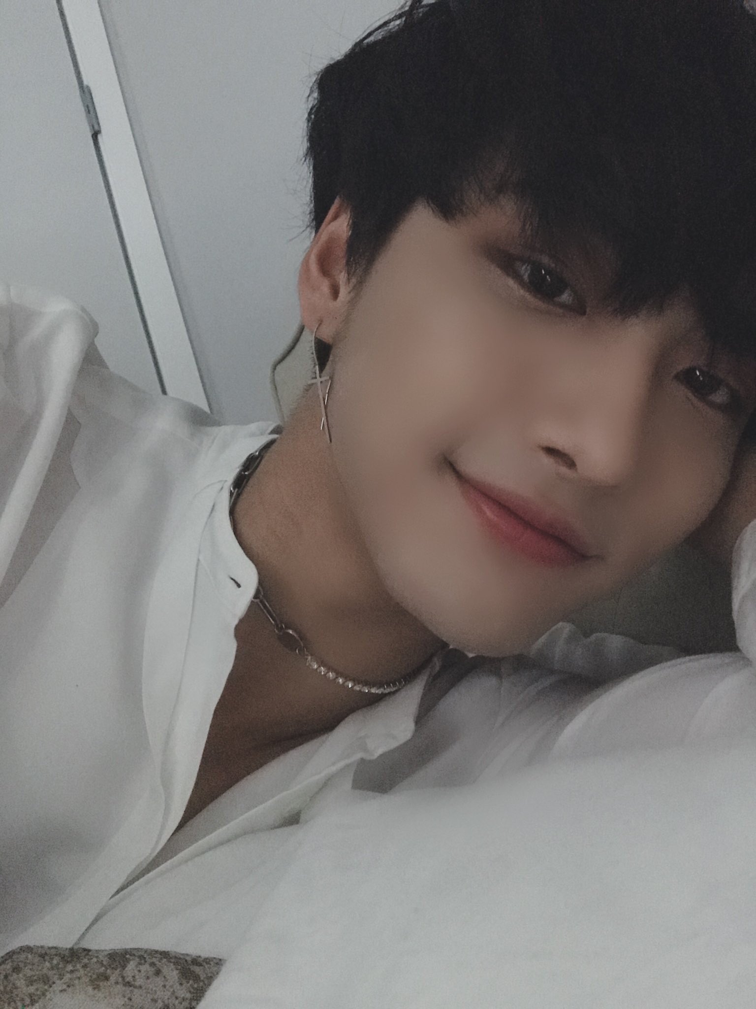 에이티즈 성화 피부 진짜좋당 | 인스티즈