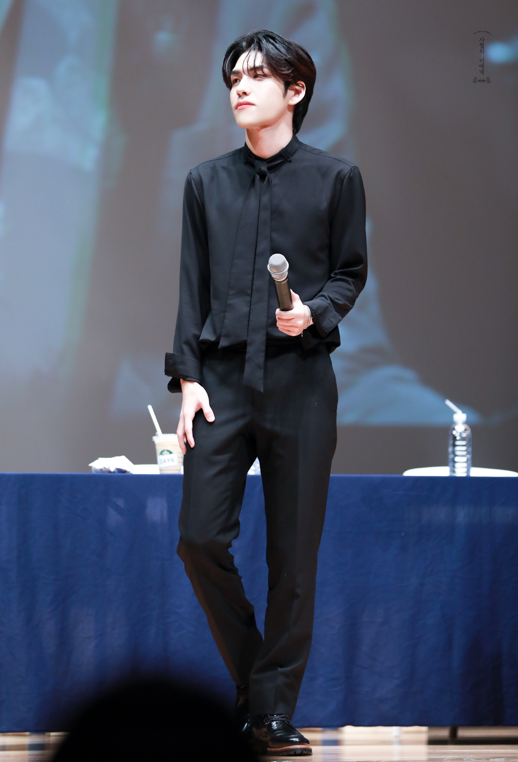 원필 데뷔하고 쭈욱 슬랜더인거 너무 좋아서 우는중 | 인스티즈