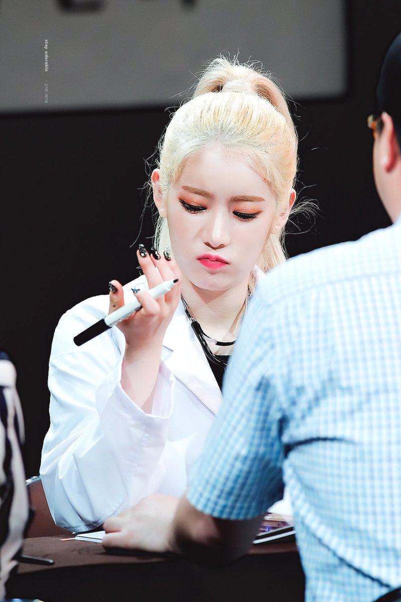 나는 본진 금발엄버단 | 인스티즈