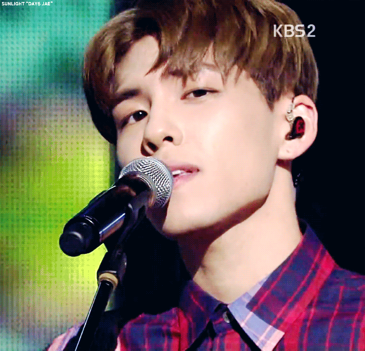 데이식스 인이어 너무 예쁜 것 같음 | 인스티즈