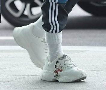 김재환 모자랑 신발 귀여운 걸로 세뚜세뚜한 거 보고 가 | 인스티즈