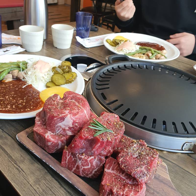 남친이랑 스테이크 무한리필 왔는데 진짜 너무 맛있어 최고야.. | 인스티즈