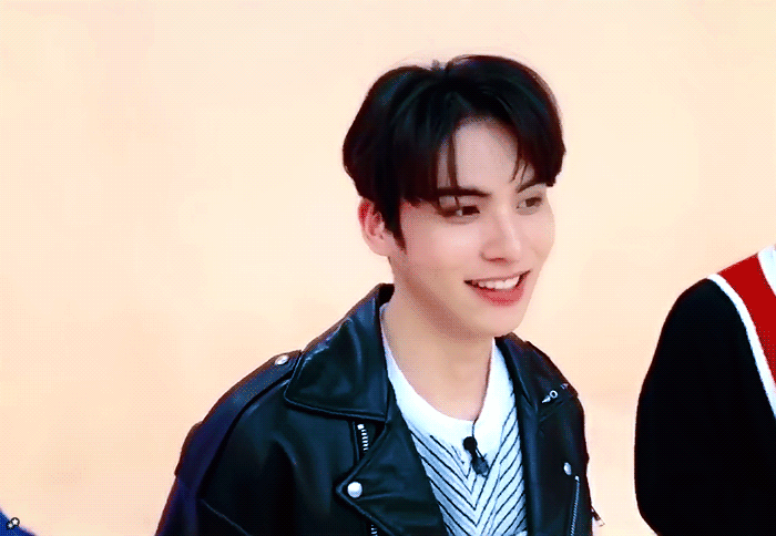 본업 개잘하는데 소통도 잘하고 팬사랑도 쩌는 아이돌 찾으면 얘 입덕하면 됨 얼굴이랑 피지컬 좋은 건 당연하고 | 인스티즈