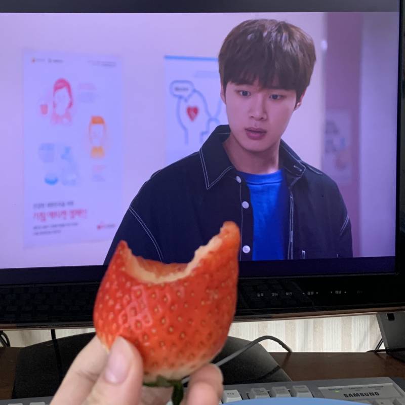 아 진짜 나 딸기 먹는거 쳐다봐🍓40 | 인스티즈