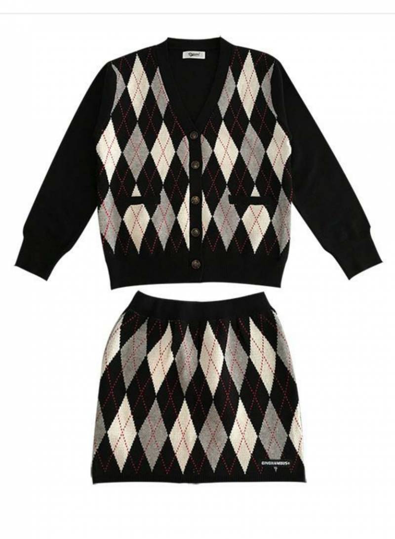 독특한 옷에 빠져버린 새내기 구해줄 사람🤺 | 인스티즈