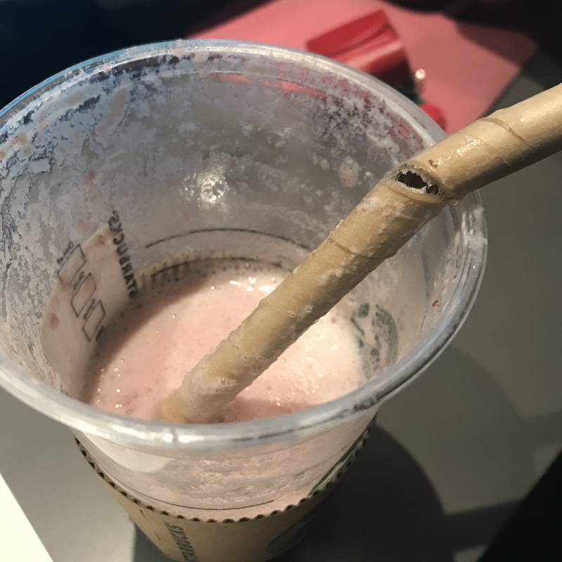 스벅 종이빨대때문에 인성 너무 안좋아질것같아.... | 인스티즈