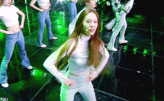 [잡담] 크리스탈 포월즈때 22살(현재로 치면 01년생)이었다니 기절 | 인스티즈