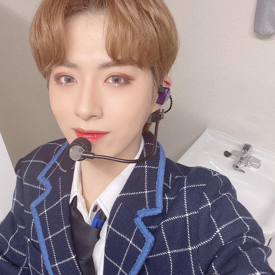 원어스 막내가 어깨 너머로 배운 메이크업 실력 | 인스티즈