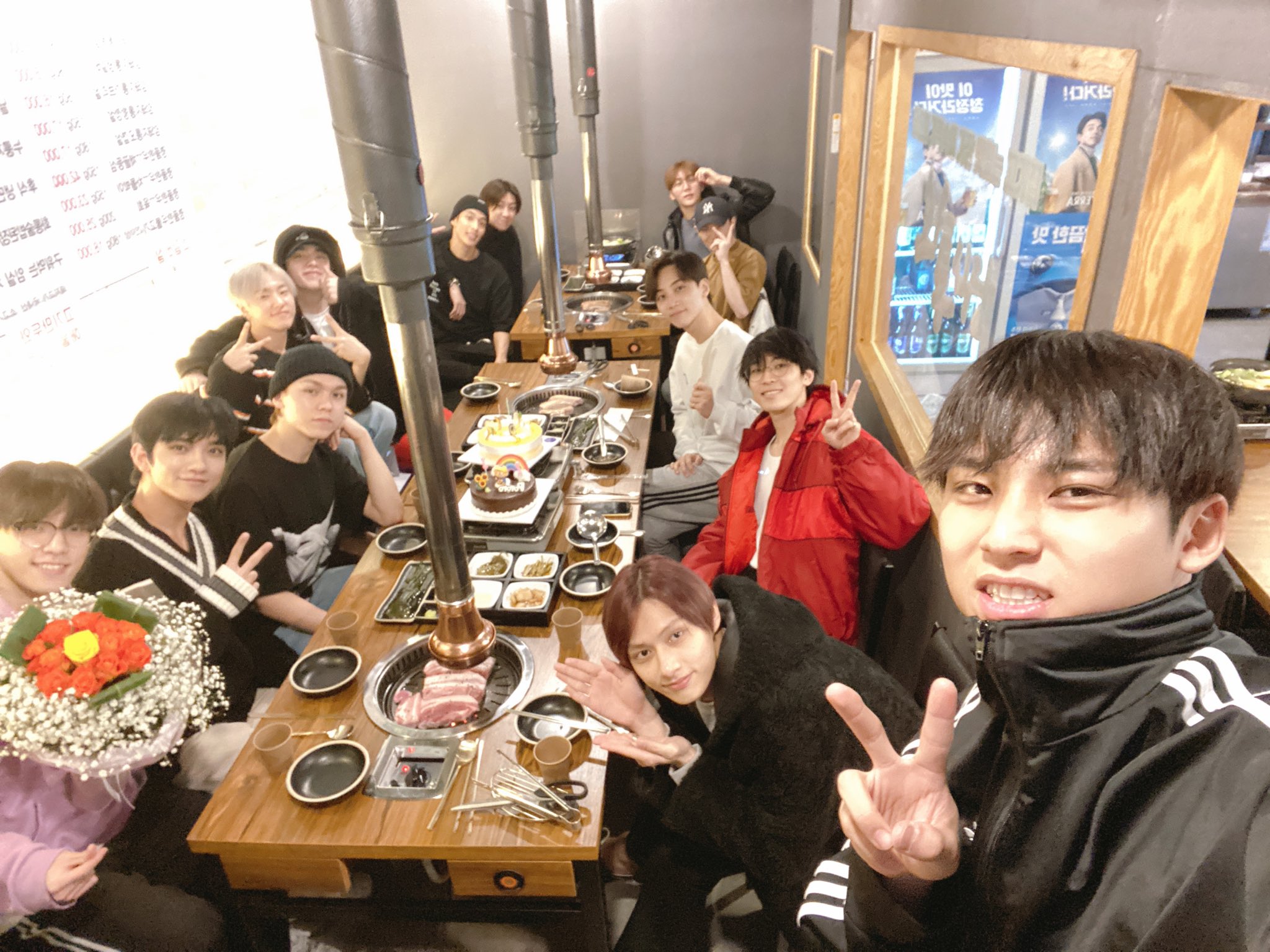 세븐틴이 막내 생일 저렇게 생긴 꽃을 줬는데 | 인스티즈