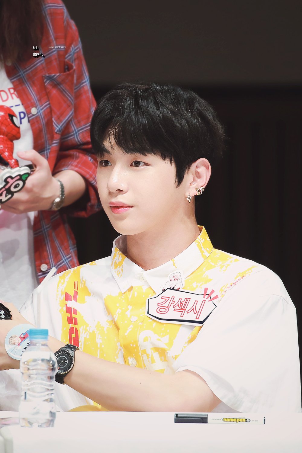 강다니엘 흑발기념 흑발 털이 | 인스티즈