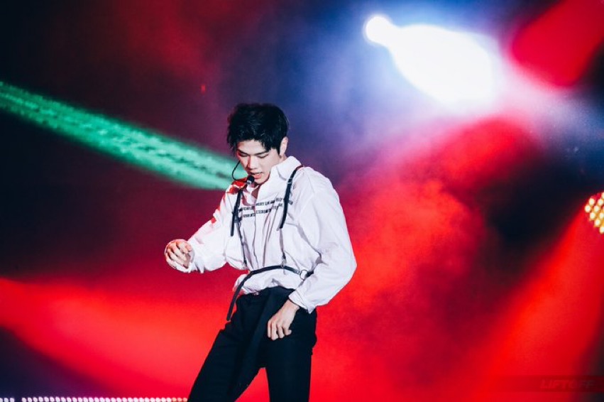 강다니엘 흑발기념 흑발 털이 | 인스티즈