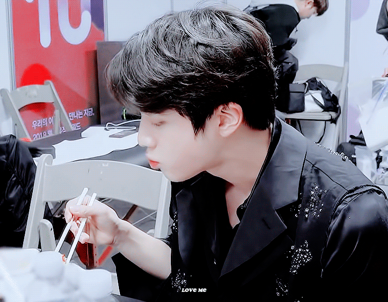 김석진 일어나 | 인스티즈