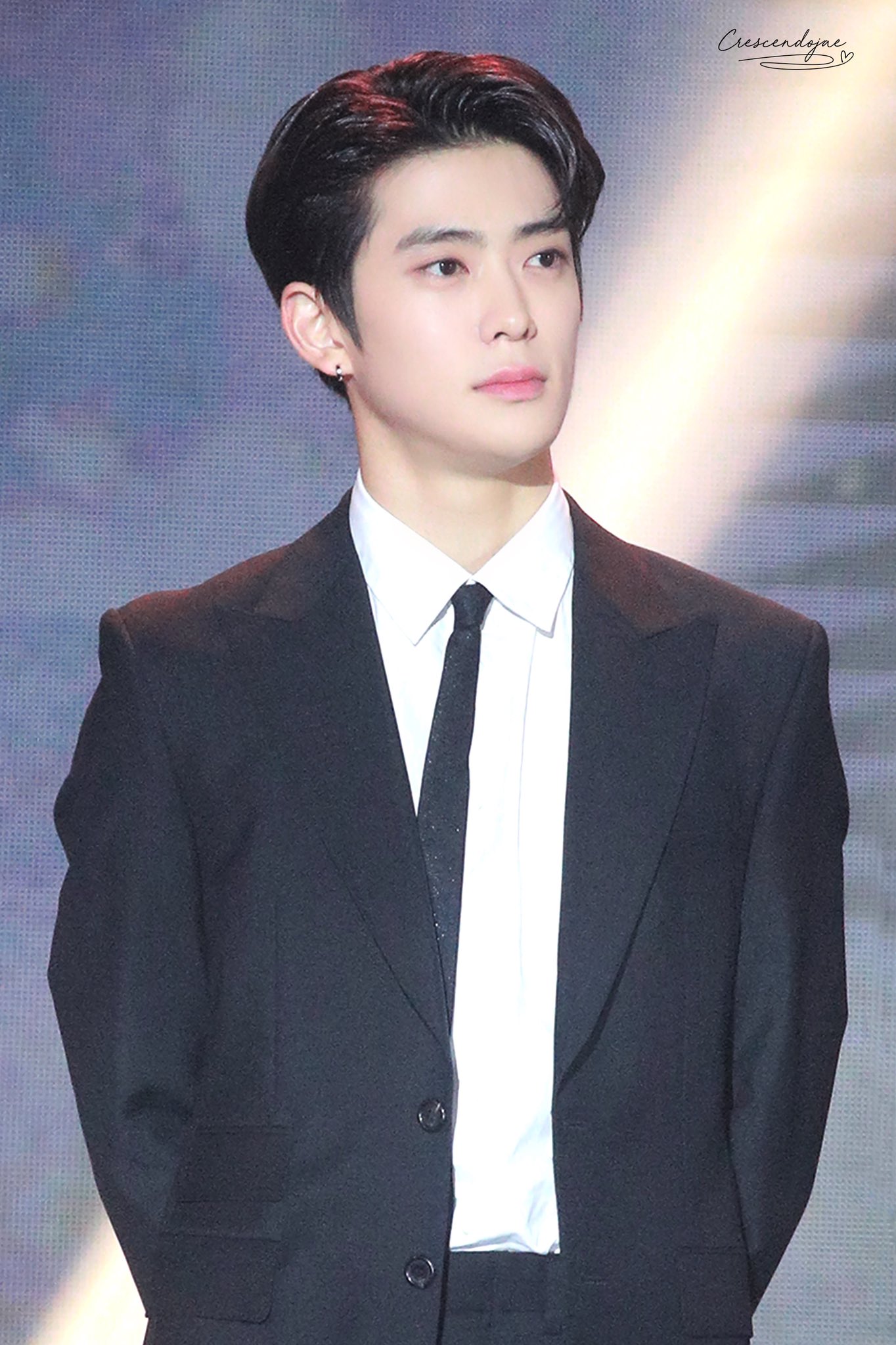 어쩜 이렇게 돈 냄새나게 잘생겼지..후.. | 인스티즈