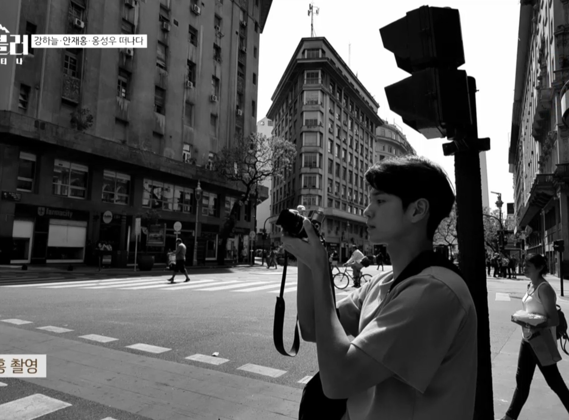 사진 찍는 옹성우 콩알 그 자체 | 인스티즈