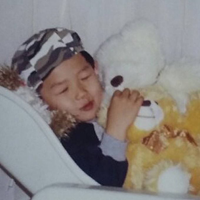 김재환 어릴때 ㅋㅋ 지금이랑 표정이 똑같아 | 인스티즈